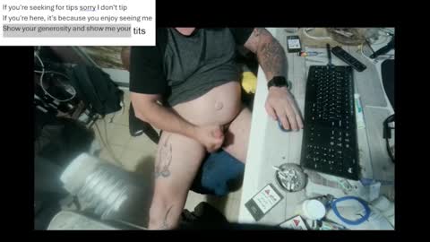 Snapshot of pini_z chatting on January 12, 1:00 am pini_z online show from January 12, 1:00 am