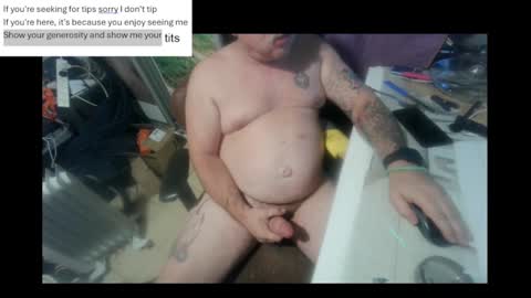 Snapshot of pini_z chatting on February 8, 9:57 pm pini_z online show from February 8, 9:57 pm