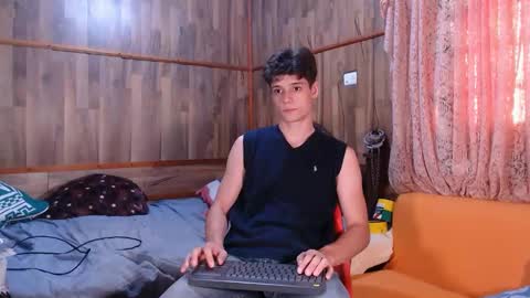 Snapshot of powertwinky chatting on December 25, 9:33 pm chris independent  online show from December 25, 9:33 pm