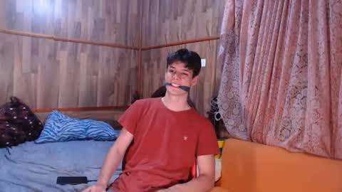 Snapshot of powertwinky chatting on December 27, 1:32 am chris independent  online show from December 27, 1:32 am