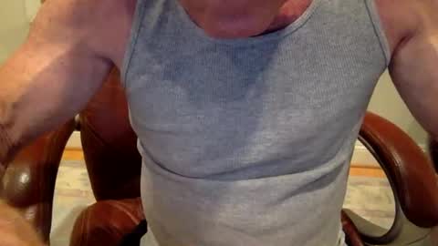 Snapshot of pussyandclitlicker4u chatting on October 31, 1:40 am pussyandclitlicker4u online show from October 31, 1:40 am