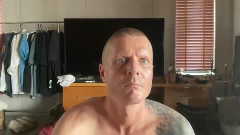 rabbit_eyes69 online show from April 14, 6:35 am