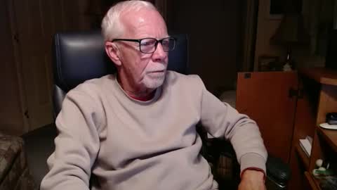 ranger1001 online show from December 4, 9:57 pm