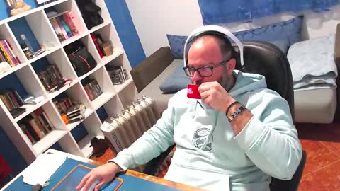 ravingr3d3 online show from March 1, 7:57 pm