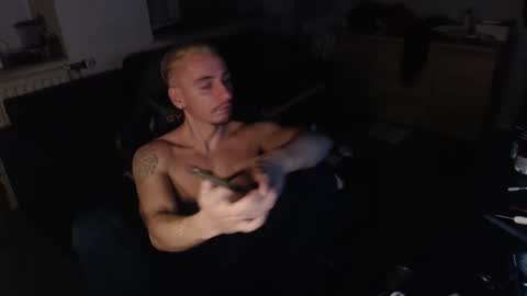 Rayzel online show from December 20, 11:23 pm