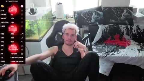 Rayzel online show from April 18, 12:06 pm