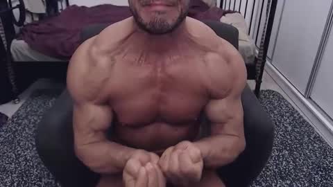 Razvan online show from November 25, 2:57 am