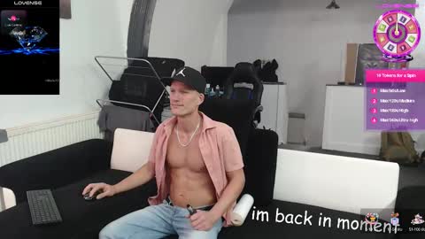 Snapshot of reallyman7 chatting on February 24, 11:21 am Ask me online show from February 24, 11:21 am