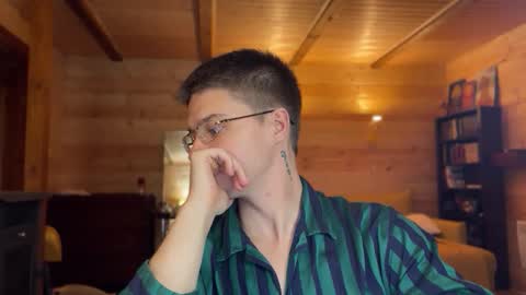 Snapshot of realsupermichael chatting on October 23, 6:55 pm AliceEve online show from October 23, 6:55 pm