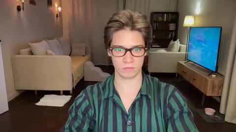 Snapshot of realsupermichael chatting on February 6, 7:29 pm AliceEve online show from February 6, 7:29 pm