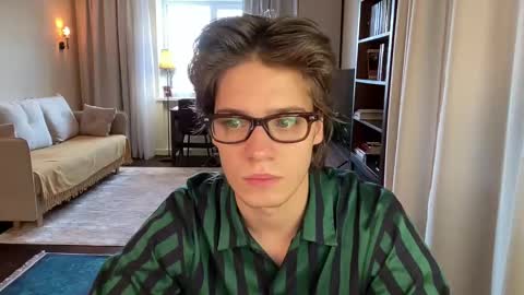 Snapshot of realsupermichael chatting on January 5, 12:31 pm AliceEve online show from January 5, 12:31 pm