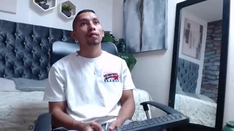Snapshot of richar_voller chatting on October 21, 1:14 pm richar_voller online show from October 21, 1:14 pm