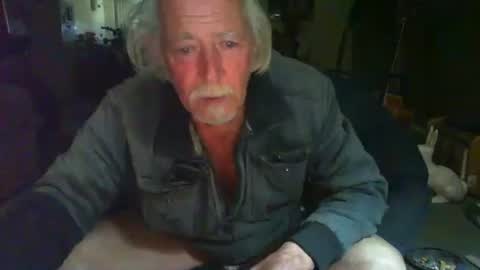 Snapshot of riverratggg chatting on October 23, 8:01 pm riveratggg online show from October 23, 8:01 pm