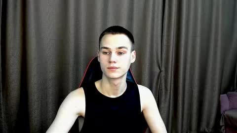 robert10211 online show from December 15, 2:52 am