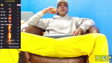 robert_kingg online show from October 27, 7:10 am