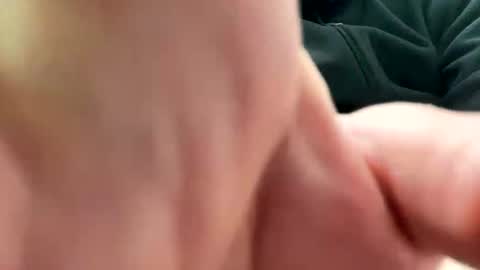 Snapshot of robertoroby12 chatting on January 31, 9:16 am robertoroby12 online show from January 31, 9:16 am