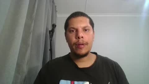 robinidessundercover34 online show from April 22, 7:07 pm