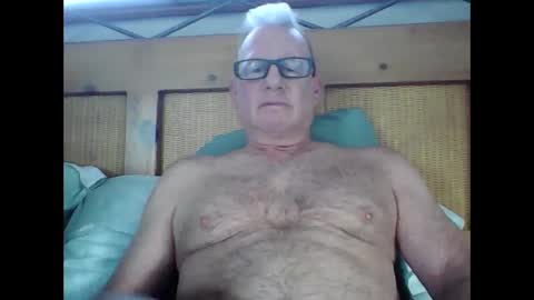 Snapshot of robo0000 chatting on October 6, 2:44 pm robo0000 online show from October 6, 2:44 pm