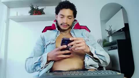 roby_millerr online show from November 24, 8:10 pm