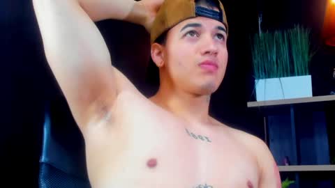 rocco_santos online show from April 21, 6:36 pm