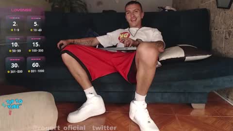 Snapshot of rogert_xx chatting on December 5, 1:03 am Rogert online show from December 5, 1:03 am