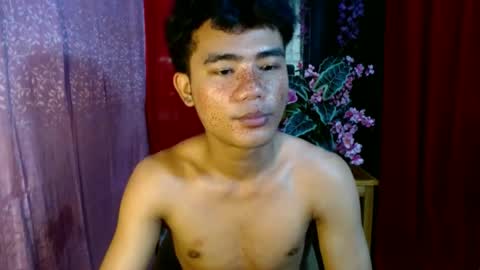 roianboyyy online show from June 28, 11:44 pm