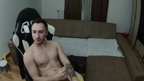 Snapshot of room4all chatting on February 10, 10:51 pm ionut online show from February 10, 10:51 pm