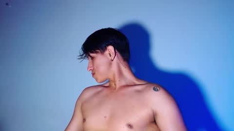 rowanboy23 online show from January 18, 1:51 am