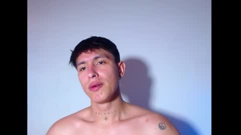 rowanboy23 online show from June 18, 8:36 pm