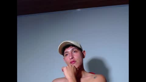 rowanboy23 online show from July 14, 2:27 am