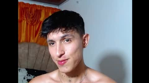rowanboy23 online show from August 1, 2:10 am