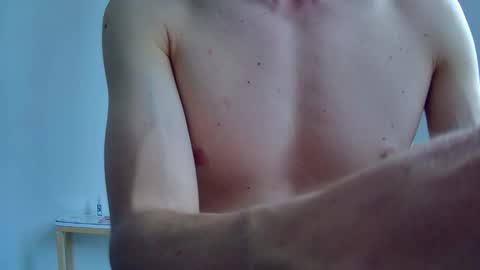 Snapshot of royyourtoy chatting on September 13, 7:59 pm Roy online show from September 13, 7:59 pm