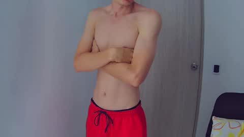 Snapshot of royyourtoy chatting on January 6, 2:47 pm Roy online show from January 6, 2:47 pm