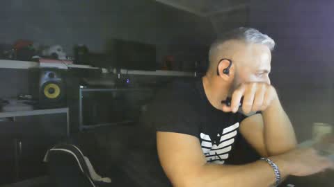 Snapshot of ruffi77 chatting on January 22, 11:56 am Chico que rico Caliente online show from January 22, 11:56 am