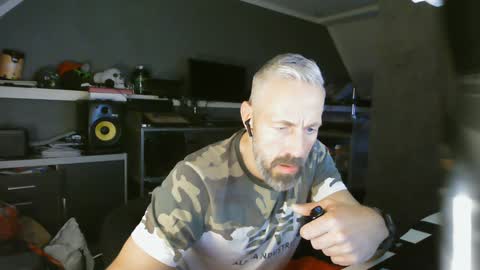 Snapshot of ruffi77 chatting on January 5, 1:04 pm Chico que rico Caliente online show from January 5, 1:04 pm