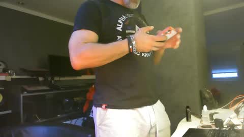Chico que rico Caliente online show from May 2, 6:21 pm