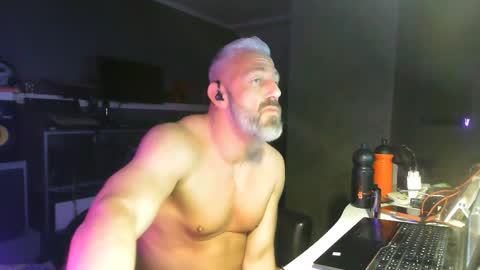 Chico que rico Caliente online show from February 20, 3:14 am