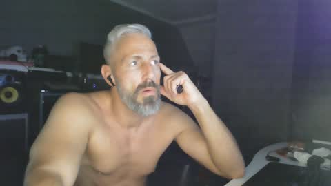 Snapshot of ruffi77 chatting on January 16, 12:23 am Chico que rico Caliente online show from January 16, 12:23 am