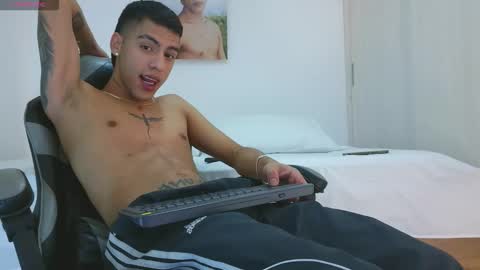  R U S S E L L  online show from December 4, 12:39 am