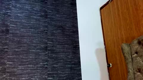  R U S S E L L  online show from December 19, 3:29 am