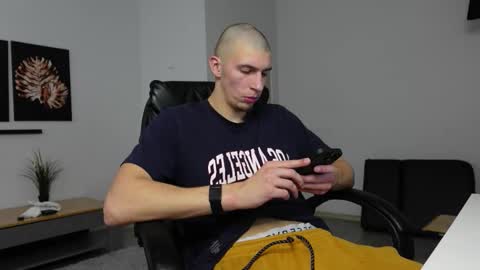 RYAN DOZER online show from October 30, 8:16 am