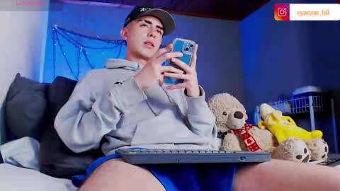 Ryannhill  online show from November 5, 6:48 am