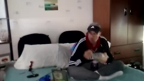 Snapshot of salis1981 chatting on October 18, 11:20 pm salis1981 online show from October 18, 11:20 pm