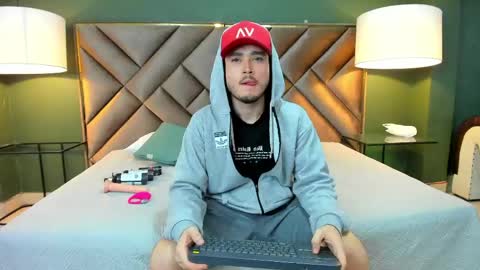  Salvatore online show from April 20, 1:30 am