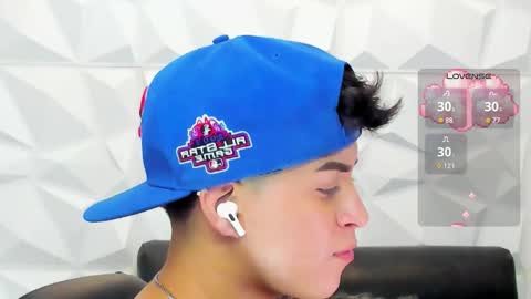 Sam online show from November 22, 3:33 pm