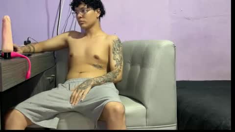 sam_latino22 online show from October 31, 10:24 pm