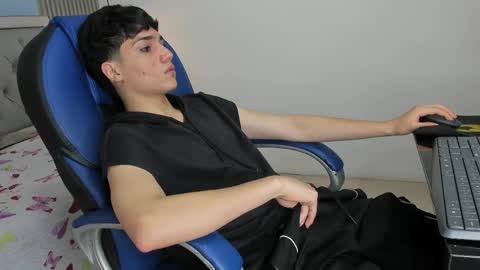 Sam online show from April 20, 9:39 pm