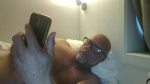 sandnesrune523 online show from May 17, 6:48 pm