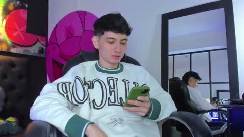 Snapshot of santi_delacruz chatting on February 11, 2:57 pm santi online show from February 11, 2:57 pm