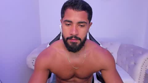 santiago_huntt online show from November 15, 1:24 pm